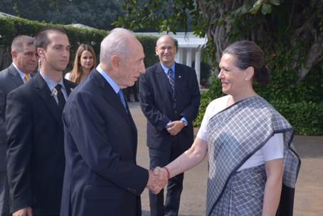 Former Israeli President Shimon Peres meets Congress President Sonia Gandhi